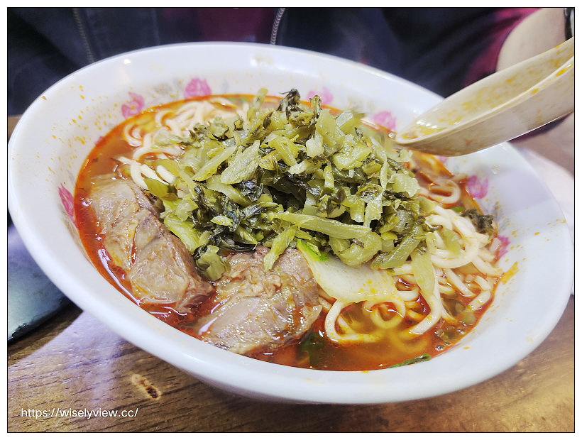 台北南港。昆陽牛肉麵︱招牌紅燒牛肉麵（半筋半肉加牛肚）微辣更好吃～捷運昆陽站美食 x 南港美食 x 臺北牛肉麵節 x 臺版米其林五星級店家