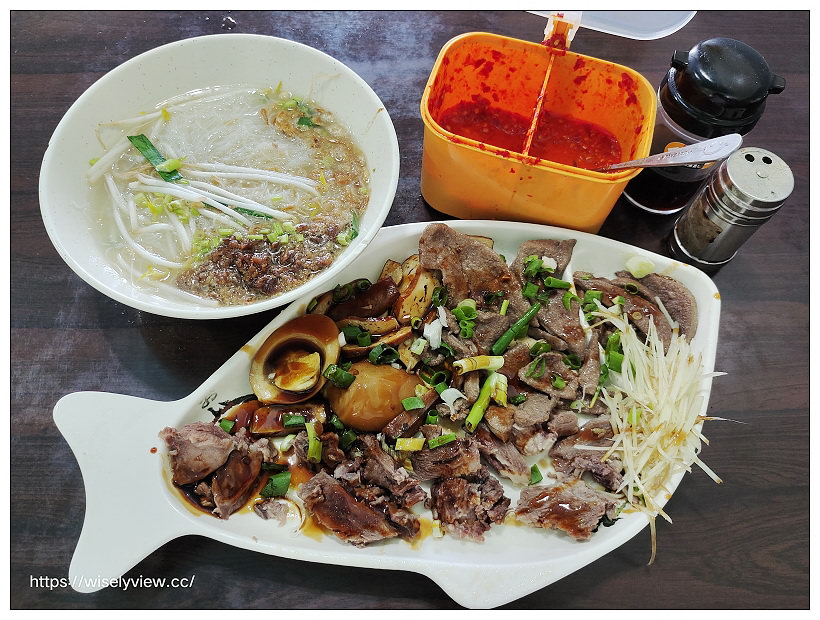 石碇頭骨肉老店︱原八分寮小吃店，古早味黑白切，必吃三招牌大推～石碇美食 x 石碇小吃 x 石碇黑白切