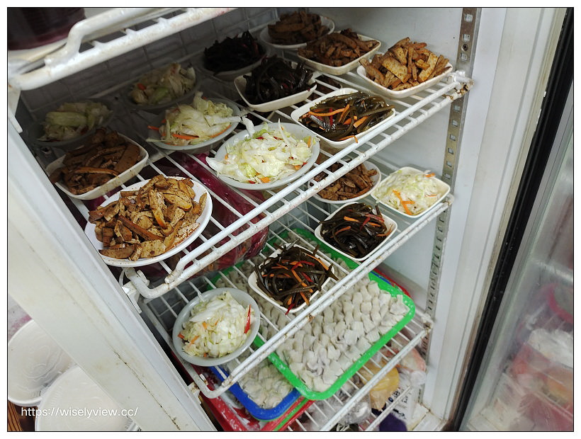 台北中正。成都抄手麵食︱城中市場美食銅板小吃，紅油抄手、八寶炸醬麵～台北車站美食 x 228公園美食