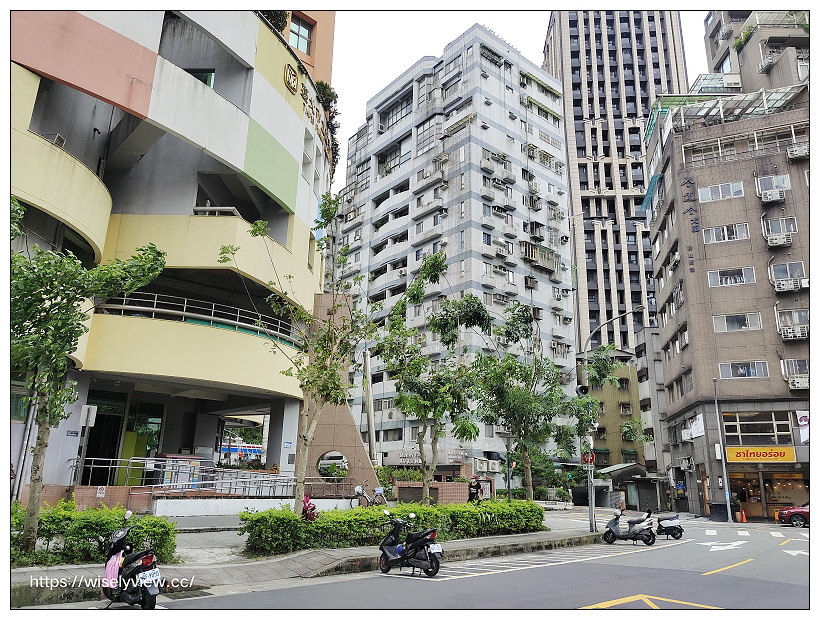 台北文山。驢爸爸涼麵︱景美市場早午餐，半熟蛋綜合湯也必點～捷運景美站美食 x 世新美食 x 景美涼麵