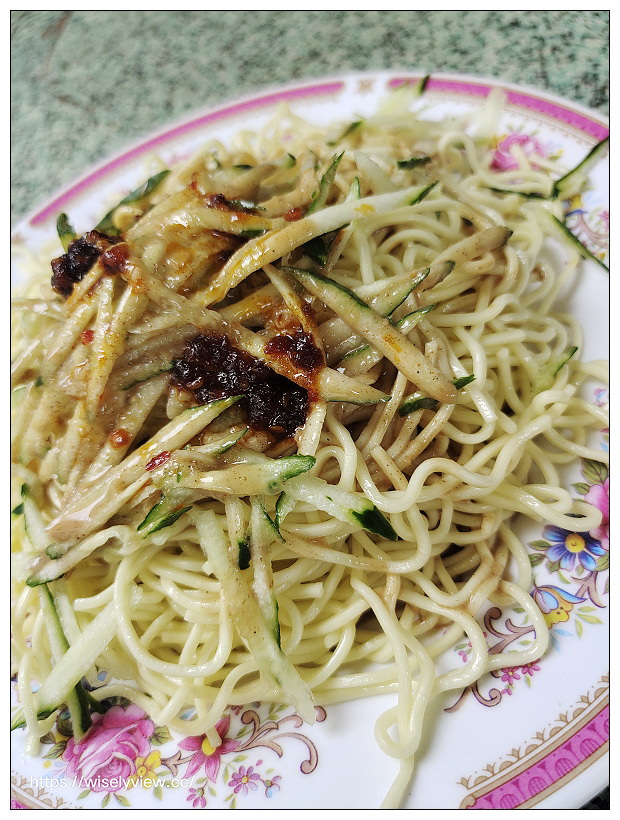 台北文山。驢爸爸涼麵︱景美市場早午餐，半熟蛋綜合湯也必點～捷運景美站美食 x 世新美食 x 景美涼麵