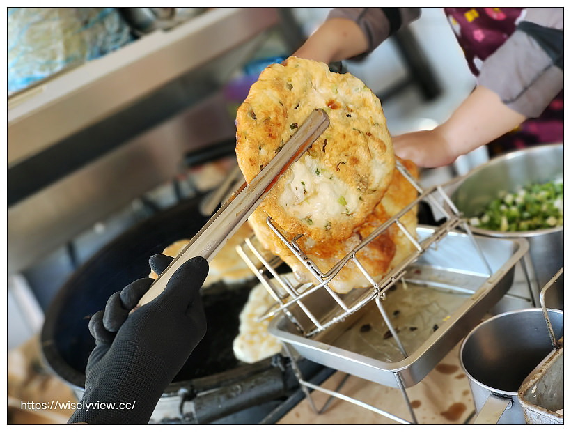 頂埔阿嬤蔥油餅︱加蛋加醬才對味油炸三星蔥餅︱頭城新址附停車場