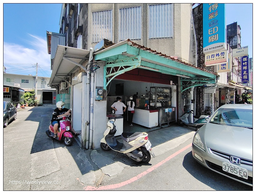 宜蘭頭城。小涼園冰果室︱在地超過一甲子的剉冰店，必嚐八寶冰與紅豆牛奶冰～頭城美食 x 宜蘭美食
