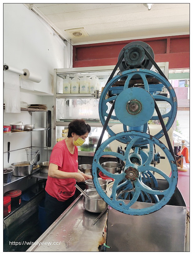 宜蘭頭城。小涼園冰果室︱在地超過一甲子的剉冰店，必嚐八寶冰與紅豆牛奶冰～頭城美食 x 宜蘭美食