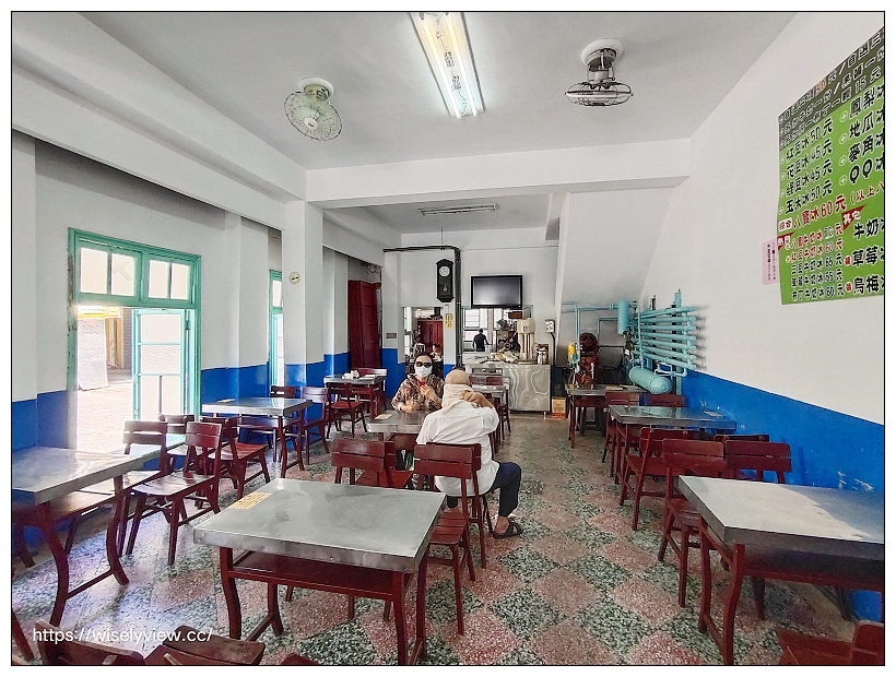 宜蘭頭城。小涼園冰果室︱在地超過一甲子的剉冰店，必嚐八寶冰與紅豆牛奶冰～頭城美食 x 宜蘭美食