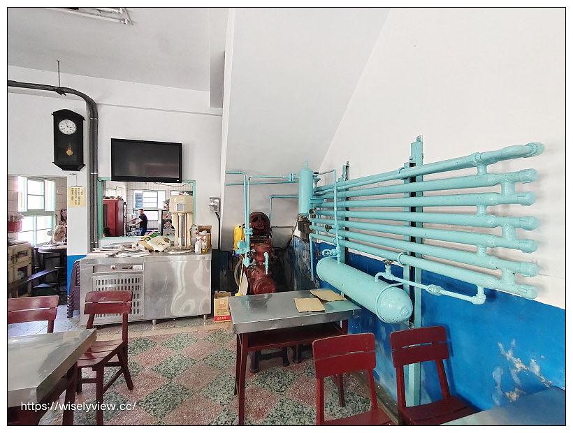 宜蘭頭城。小涼園冰果室︱在地超過一甲子的剉冰店，必嚐八寶冰與紅豆牛奶冰～頭城美食 x 宜蘭美食