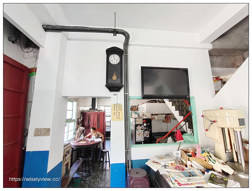 宜蘭頭城。小涼園冰果室︱在地超過一甲子的剉冰店，必嚐八寶冰與紅豆牛奶冰～頭城美食 x 宜蘭美食