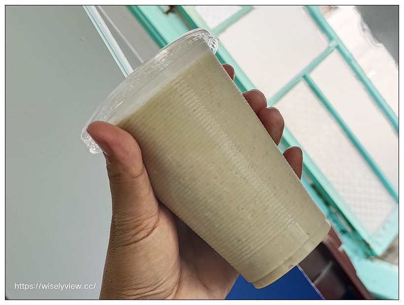 宜蘭頭城。小涼園冰果室︱在地超過一甲子的剉冰店，必嚐八寶冰與紅豆牛奶冰～頭城美食 x 宜蘭美食