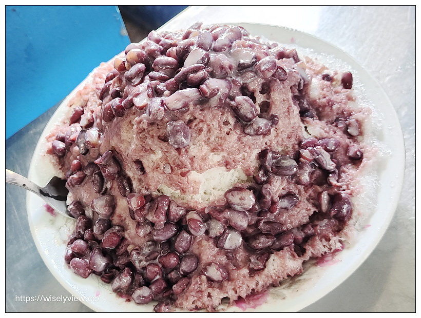 宜蘭頭城。小涼園冰果室︱在地超過一甲子的剉冰店，必嚐八寶冰與紅豆牛奶冰～頭城美食 x 宜蘭美食