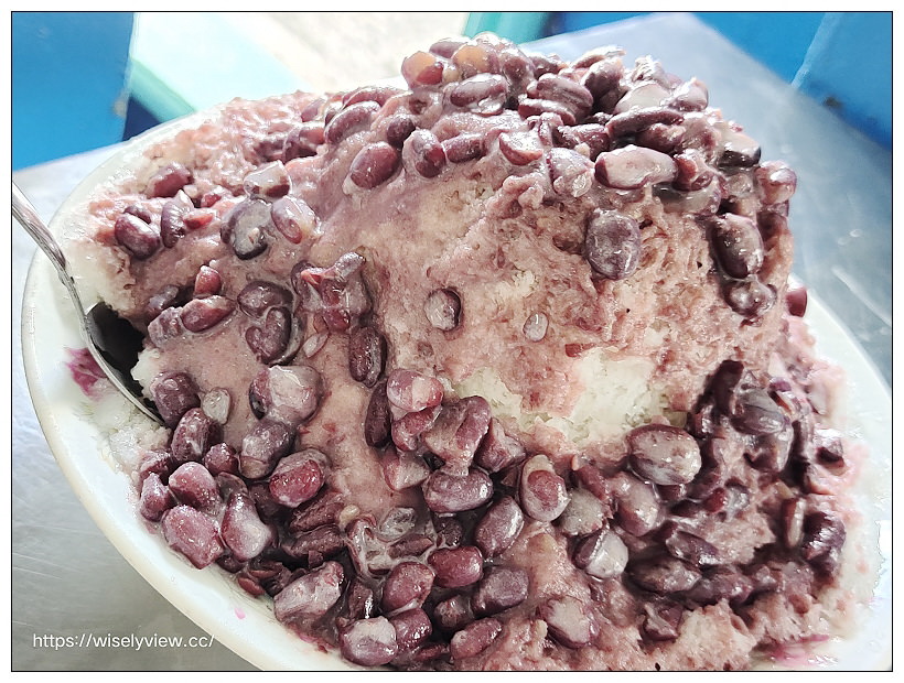 宜蘭頭城。小涼園冰果室︱在地超過一甲子的剉冰店，必嚐八寶冰與紅豆牛奶冰～頭城美食 x 宜蘭美食