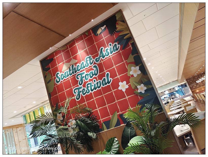 台北六福萬怡酒店。敘日 全日餐廳-東南亞美食節（自助餐吃到飽）︱假日限定超值好料，以及視覺系泰式火山排骨，多國佳餚聚一堂～捷運南港站美食