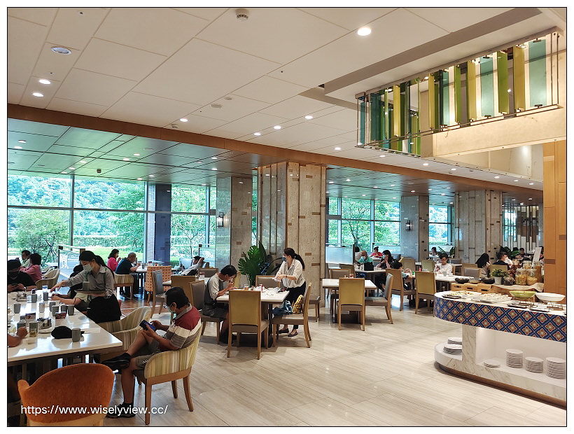 台北六福萬怡酒店。敘日 全日餐廳-東南亞美食節（自助餐吃到飽）︱假日限定超值好料，以及視覺系泰式火山排骨，多國佳餚聚一堂～捷運南港站美食