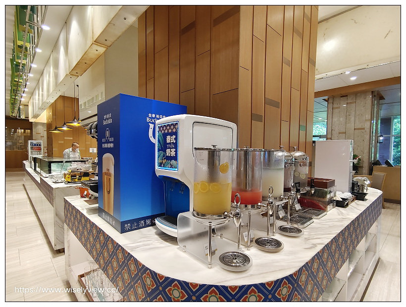 台北六福萬怡酒店。敘日 全日餐廳-東南亞美食節（自助餐吃到飽）︱假日限定超值好料，以及視覺系泰式火山排骨，多國佳餚聚一堂～捷運南港站美食