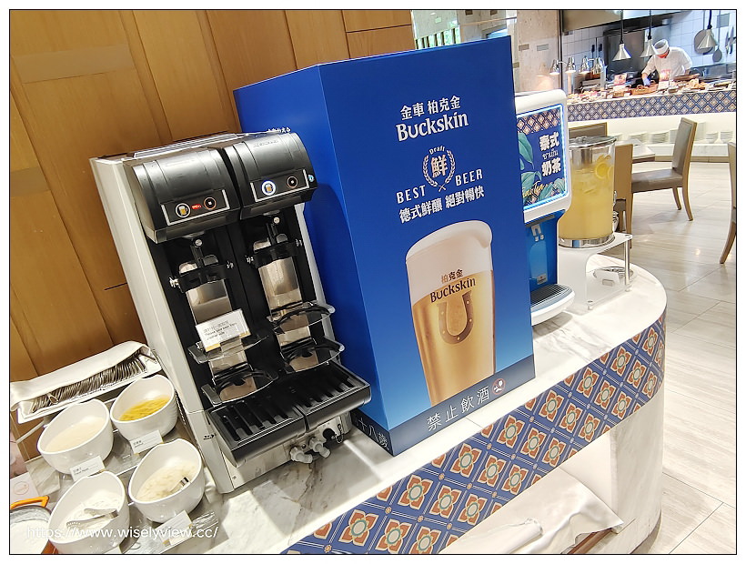 台北六福萬怡酒店。敘日 全日餐廳-東南亞美食節（自助餐吃到飽）︱假日限定超值好料，以及視覺系泰式火山排骨，多國佳餚聚一堂～捷運南港站美食