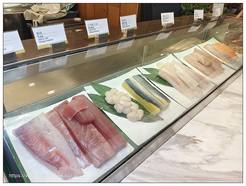 台北六福萬怡酒店。敘日 全日餐廳-東南亞美食節（自助餐吃到飽）︱假日限定超值好料，以及視覺系泰式火山排骨，多國佳餚聚一堂～捷運南港站美食