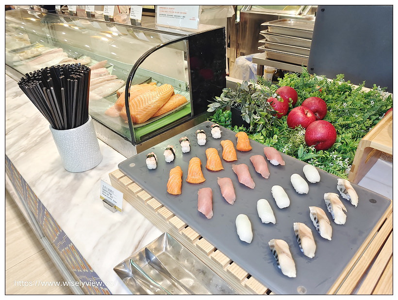 台北六福萬怡酒店。敘日 全日餐廳-東南亞美食節（自助餐吃到飽）︱假日限定超值好料，以及視覺系泰式火山排骨，多國佳餚聚一堂～捷運南港站美食