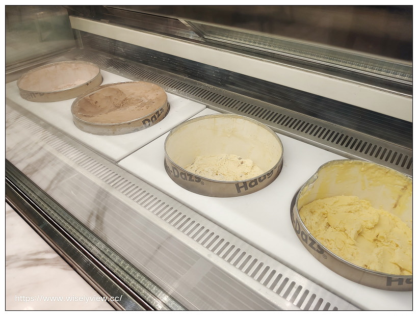 台北六福萬怡酒店。敘日 全日餐廳-東南亞美食節（自助餐吃到飽）︱假日限定超值好料，以及視覺系泰式火山排骨，多國佳餚聚一堂～捷運南港站美食