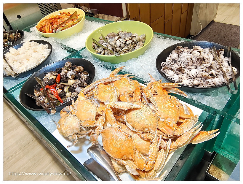 台北六福萬怡酒店。敘日 全日餐廳-東南亞美食節（自助餐吃到飽）︱假日限定超值好料，以及視覺系泰式火山排骨，多國佳餚聚一堂～捷運南港站美食