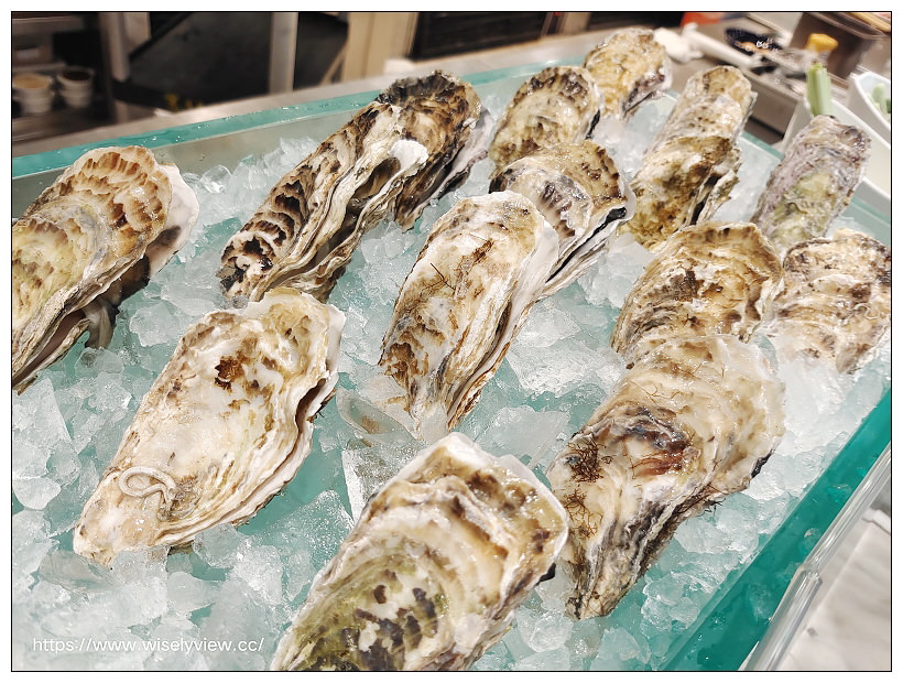 台北六福萬怡酒店。敘日 全日餐廳-東南亞美食節（自助餐吃到飽）︱假日限定超值好料，以及視覺系泰式火山排骨，多國佳餚聚一堂～捷運南港站美食