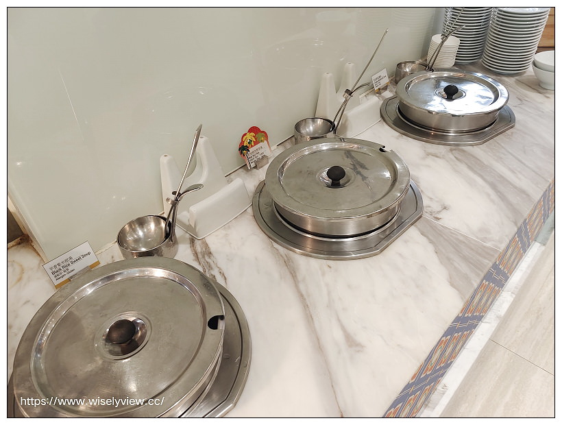 台北六福萬怡酒店。敘日 全日餐廳-東南亞美食節（自助餐吃到飽）︱假日限定超值好料，以及視覺系泰式火山排骨，多國佳餚聚一堂～捷運南港站美食