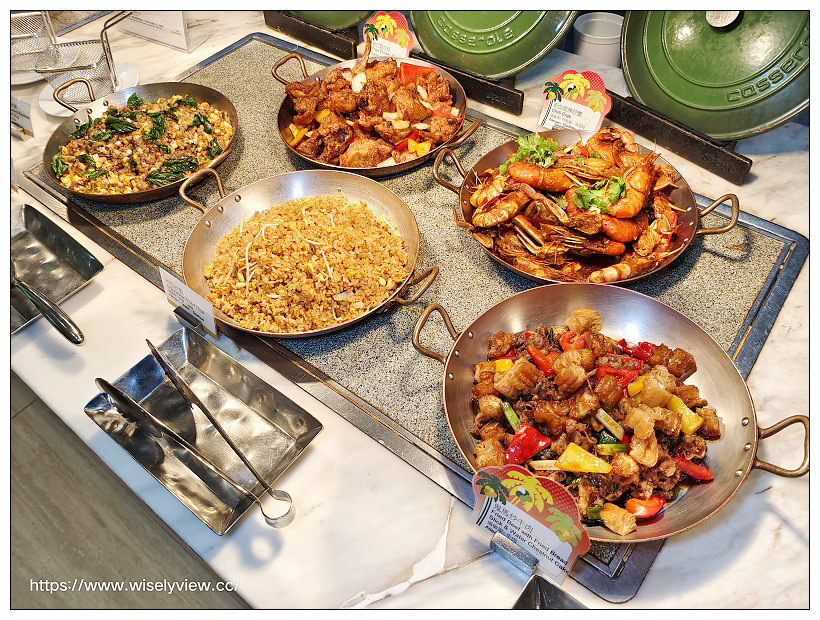 台北六福萬怡酒店。敘日 全日餐廳-東南亞美食節（自助餐吃到飽）︱假日限定超值好料，以及視覺系泰式火山排骨，多國佳餚聚一堂～捷運南港站美食