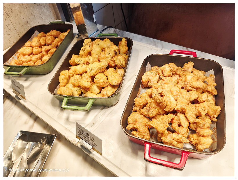 台北六福萬怡酒店。敘日 全日餐廳-東南亞美食節（自助餐吃到飽）︱假日限定超值好料，以及視覺系泰式火山排骨，多國佳餚聚一堂～捷運南港站美食