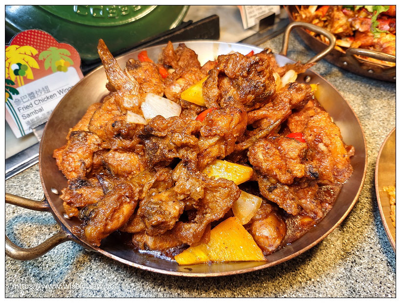 台北六福萬怡酒店。敘日 全日餐廳-東南亞美食節（自助餐吃到飽）︱假日限定超值好料，以及視覺系泰式火山排骨，多國佳餚聚一堂～捷運南港站美食