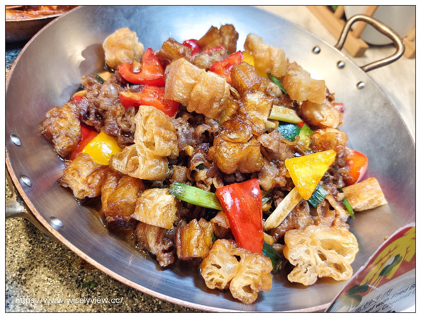 台北六福萬怡酒店。敘日 全日餐廳-東南亞美食節（自助餐吃到飽）︱假日限定超值好料，以及視覺系泰式火山排骨，多國佳餚聚一堂～捷運南港站美食