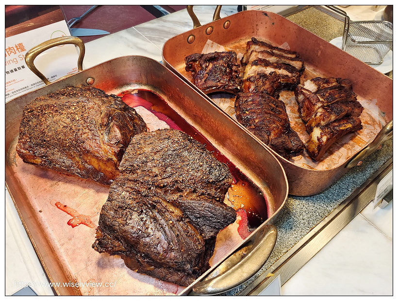 台北六福萬怡酒店。敘日 全日餐廳-東南亞美食節（自助餐吃到飽）︱假日限定超值好料，以及視覺系泰式火山排骨，多國佳餚聚一堂～捷運南港站美食