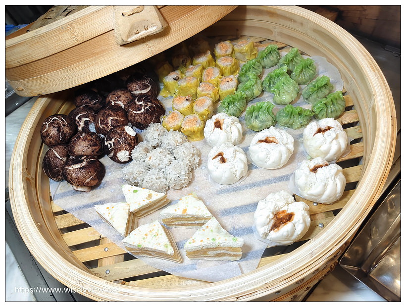 台北六福萬怡酒店。敘日 全日餐廳-東南亞美食節（自助餐吃到飽）︱假日限定超值好料，以及視覺系泰式火山排骨，多國佳餚聚一堂～捷運南港站美食