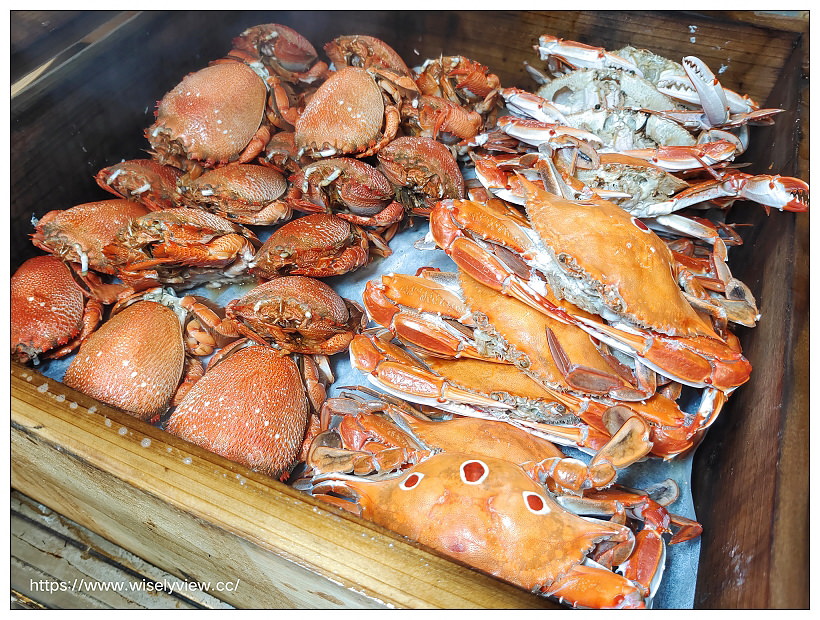台北六福萬怡酒店。敘日 全日餐廳-東南亞美食節（自助餐吃到飽）︱假日限定超值好料，以及視覺系泰式火山排骨，多國佳餚聚一堂～捷運南港站美食