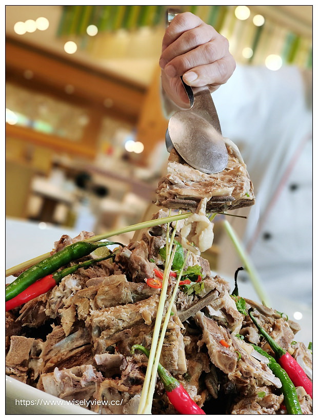 台北六福萬怡酒店。敘日 全日餐廳-東南亞美食節（自助餐吃到飽）︱假日限定超值好料，以及視覺系泰式火山排骨，多國佳餚聚一堂～捷運南港站美食