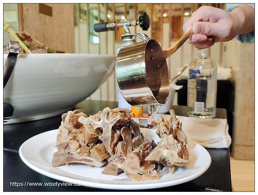 台北六福萬怡酒店。敘日 全日餐廳-東南亞美食節（自助餐吃到飽）︱假日限定超值好料，以及視覺系泰式火山排骨，多國佳餚聚一堂～捷運南港站美食