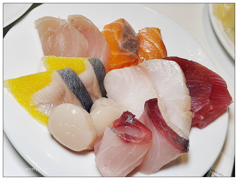 台北六福萬怡酒店。敘日 全日餐廳-東南亞美食節（自助餐吃到飽）︱假日限定超值好料，以及視覺系泰式火山排骨，多國佳餚聚一堂～捷運南港站美食