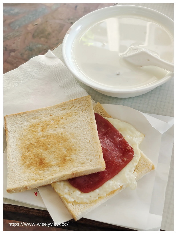 高雄前金。鍾家高雄綠豆湯大王:阿里伯綠豆湯名店︱薏仁牛奶和烤吐司也好吃,一甲子以上老店 高雄前金。鍾家高雄綠豆湯大王:阿里伯綠豆湯名店︱薏仁牛奶和烤吐司也好吃,一甲子以上老店