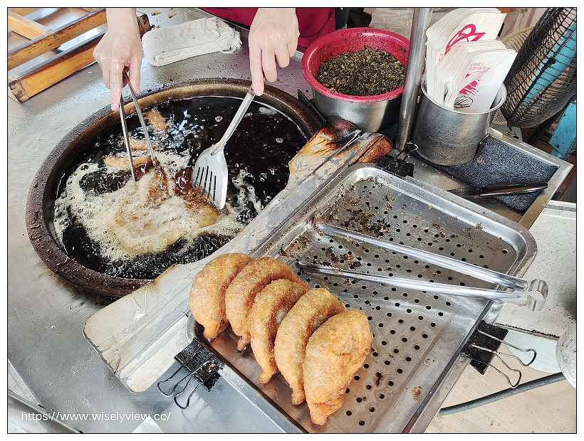 台中西區。細妹蘿蔔絲餅︱台中教育大學美食，香腸酸菜蔥油餅也很厲害～台中美食 x 台中小吃