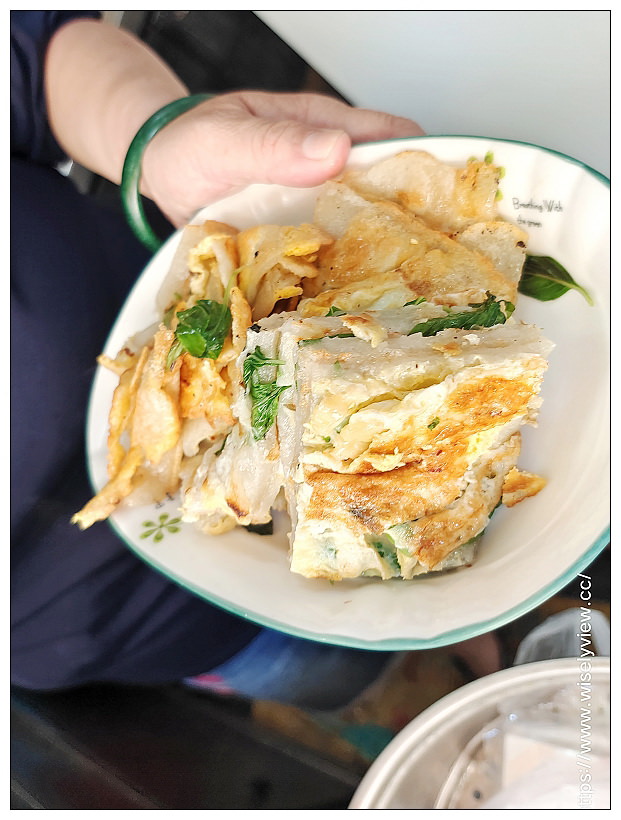 高雄三民。王媽媽早餐店-古早味蛋餅︱創業70年的麵糊蛋餅,當地隱藏版美食小吃,銅板價份量多 高雄三民。王媽媽早餐店-古早味蛋餅︱創業70年的麵糊蛋餅,當地隱藏版美食小吃,銅板價份量多