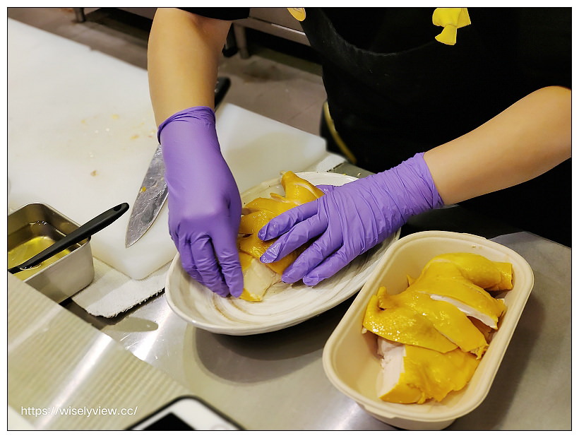 台北內湖。瑞記海南雞飯-成功店︱多種好料任君挑選，土雞肉雞風味俱佳還有喇沙湯麵，用料口味環境優的連鎖領導品牌～捷運內湖站美食