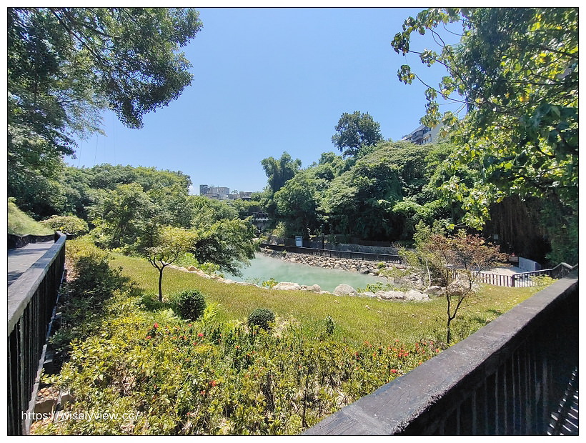 北投景點。地熱谷公園︱全新造景免費開放，新增淨手礦白湯、環湖步道等設施，以及拍攝角度分享