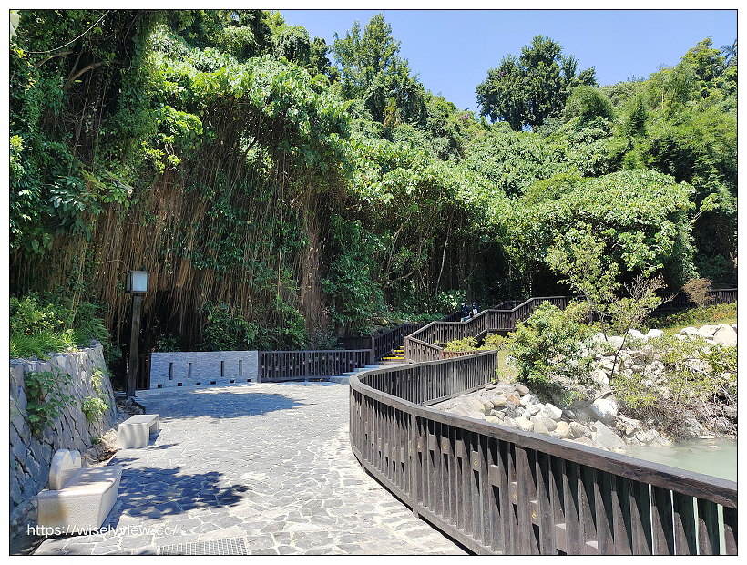北投景點。地熱谷公園︱全新造景免費開放，新增淨手礦白湯、環湖步道等設施，以及拍攝角度分享