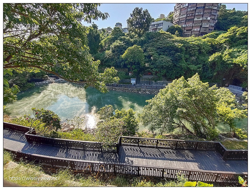 北投景點。地熱谷公園︱全新造景免費開放，新增淨手礦白湯、環湖步道等設施，以及拍攝角度分享