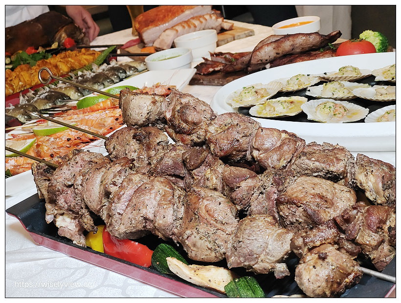 ILLUME 茹曦酒店。Sunny Buffet 自助餐廳︱仲夏燒烤料理(吃到飽) 07/15-09/11，四人同行一人免費