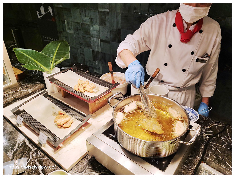 ILLUME 茹曦酒店。Sunny Buffet 自助餐廳︱仲夏燒烤料理(吃到飽) 07/15-09/11，四人同行一人免費