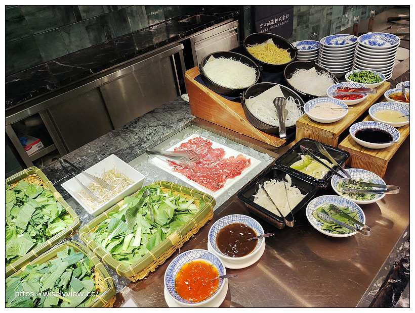 ILLUME 茹曦酒店。Sunny Buffet 自助餐廳︱仲夏燒烤料理(吃到飽) 07/15-09/11，四人同行一人免費