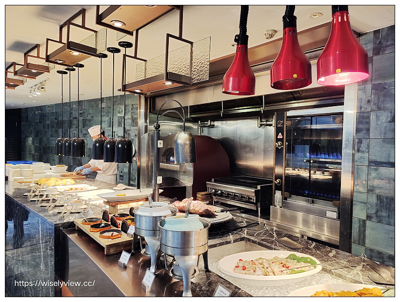ILLUME 茹曦酒店。Sunny Buffet 自助餐廳︱仲夏燒烤料理(吃到飽) 07/15-09/11，四人同行一人免費