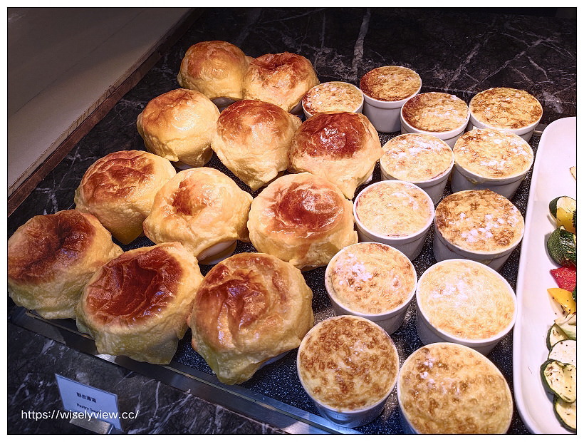 ILLUME 茹曦酒店。Sunny Buffet 自助餐廳︱仲夏燒烤料理(吃到飽) 07/15-09/11，四人同行一人免費