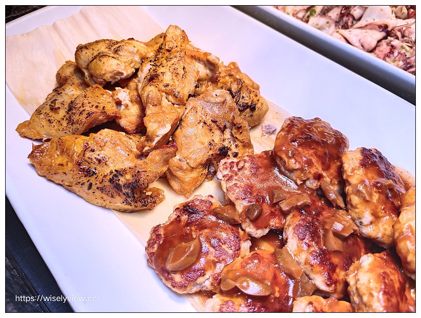 ILLUME 茹曦酒店。Sunny Buffet 自助餐廳︱仲夏燒烤料理(吃到飽) 07/15-09/11，四人同行一人免費