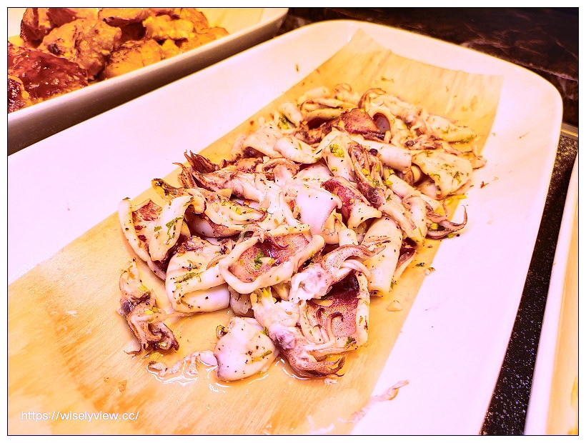 ILLUME 茹曦酒店。Sunny Buffet 自助餐廳︱仲夏燒烤料理(吃到飽) 07/15-09/11，四人同行一人免費