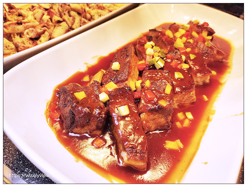 ILLUME 茹曦酒店。Sunny Buffet 自助餐廳︱仲夏燒烤料理(吃到飽) 07/15-09/11，四人同行一人免費