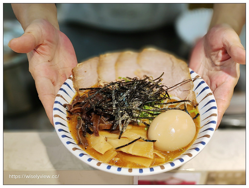 新北三重。幸花雞白湯拉麵專門店︱青醬中卷拉麵、松露干貝拉麵、黑蒜拉麵豪華版～捷運三重國小站美食 x 三和夜市美食